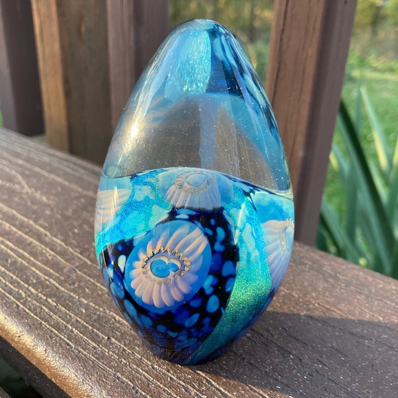 ROBERT EICKHOLT Art Glass Paperweight Egg Shaped Iridescent Sea Flowers Signed - Picture 10 of 15